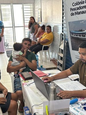 Pescadores artesanais de Manaus e Santo Antônio do Içá (distante 880 quilômetros da capital) demandaram R$ 811,9 mil em crédito rural. Esses recursos contemplam 46 projetos de crédito elaborados pelo Instituto de Desenvolvimento Agropecuário e Florestal Sustentável do Estado do Amazonas (Idam).