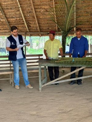 A DPE-AM passou a utilizar materiais institucionais bilíngues em português e Tikuna para atender comunidades indígenas do Alto Solimões...